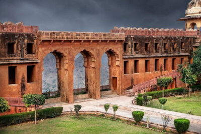 2 Days: Private Jaipur City Tour - Jagat Shiromani Ji Temple, Khole Ke Hanuman Ji, and a calm break at Jal Mahal
