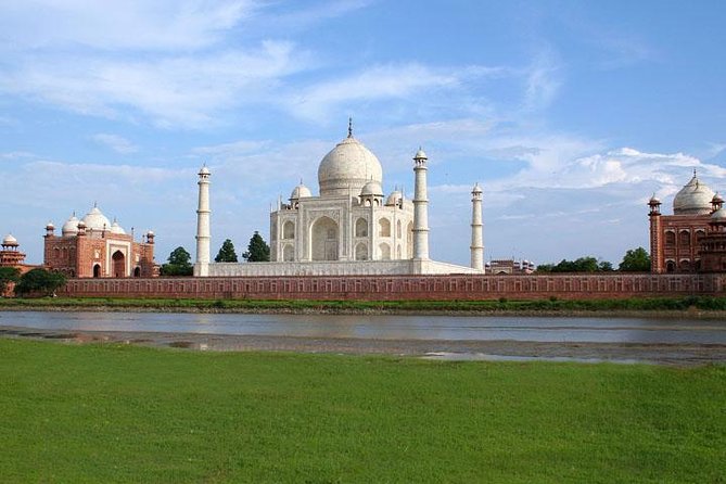 3-Day Ranthambhore Tiger Safari Tour from Jaipur to Agra ending in Delhi - Your Day 1 in Jaipur: Amber Fort first, then Hawa Mahal before the long drive