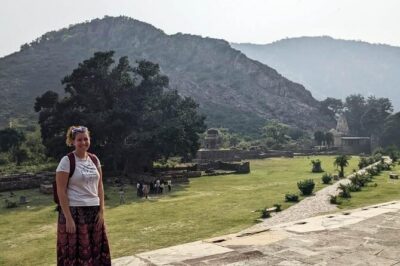 Abhaneri & Bhangarh Day Trip – Car, Guide, Lunch & Monkey Temple - Getting there comfortably: A/C private car and a 8:30 start