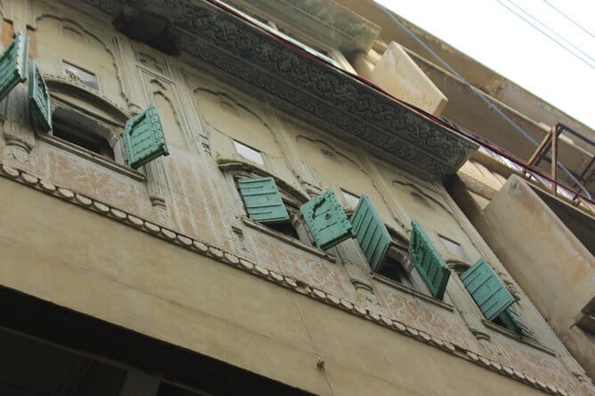 All inclusive Vegetarian Jaipur Food and Heritage Tour - Getting your bearings: from LMB Hotel to Chaura Rasta Road