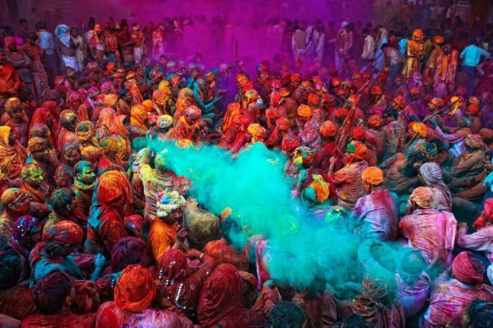 Celebrate Holi with Locals in Jaipur - Entering the Holi world at Khasa Kothi