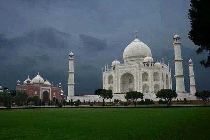 Day Trip to The Taj Mahal and Agra with Fatehpur Sikri from Jaipur - Fatehpur Sikri in the morning: Akbar’s lost capital, minus the waiting game