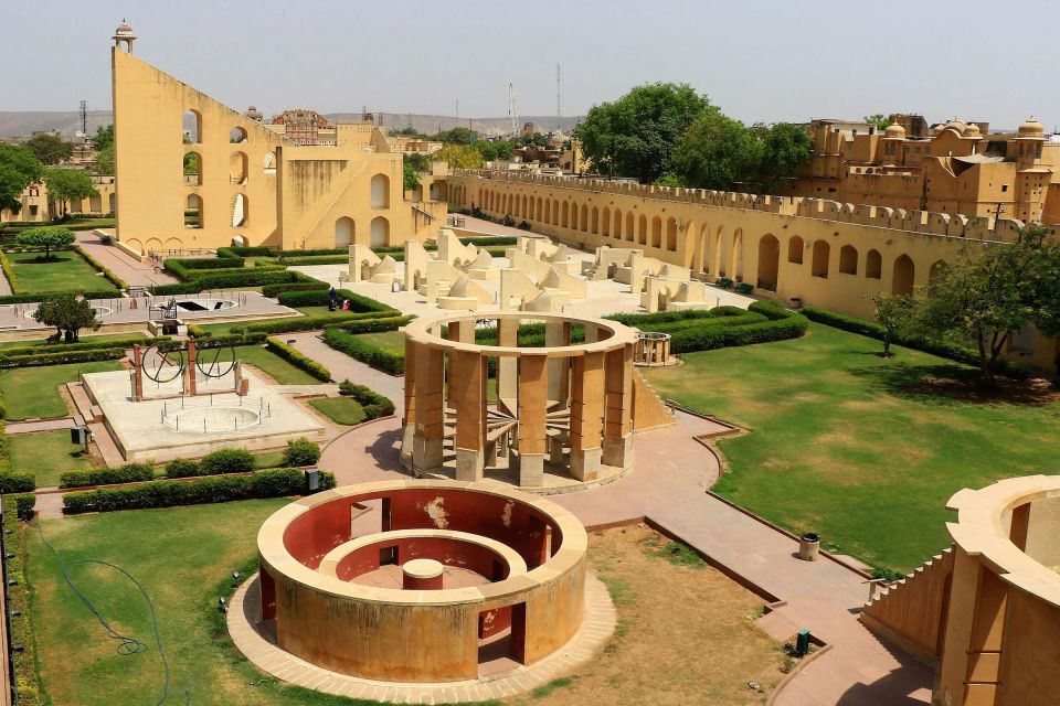 From Jaipur: Half-Day City Tour with Guide - Hawa Mahal at 10:30: the façade you understand better with context