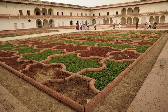 From Jaipur: Same Day Guided Taj Mahal, Agra Fort & Fatehpur Sikri Private Tour - Price and value: $79.27 works if you plan for tickets