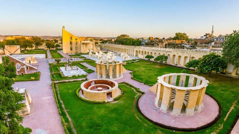 From New Delhi: Jaipur Day Trip by Train or Car - Jantar Mantar and City Palace: when Jaipur turns from pretty to smart