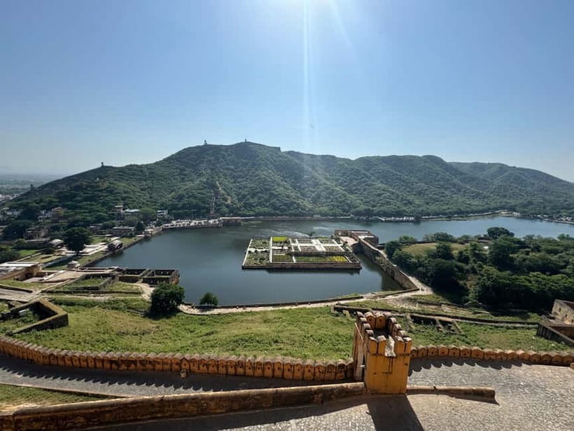 Highlights of Jaipur City on a Full Day Tour by Private Car - Panna Meena Kund: The Stepwell That Breaks Up the Fort Thinking