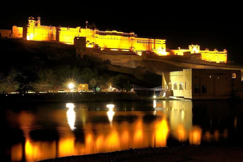 Jaipur: Amber Fort Light & Sound Show with Dinner - Amer Fort at Night: The View and the Big-Stage Feeling
