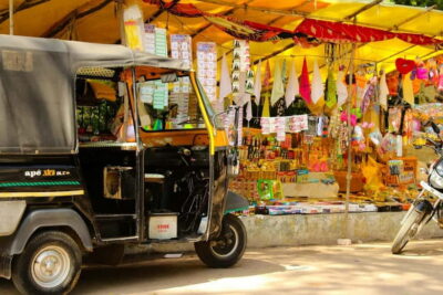 Jaipur: Amber Fort, Stepwell & Jal Mahal with Pickup - Private pickup and a/c driving in Jaipur: time saved, stress reduced