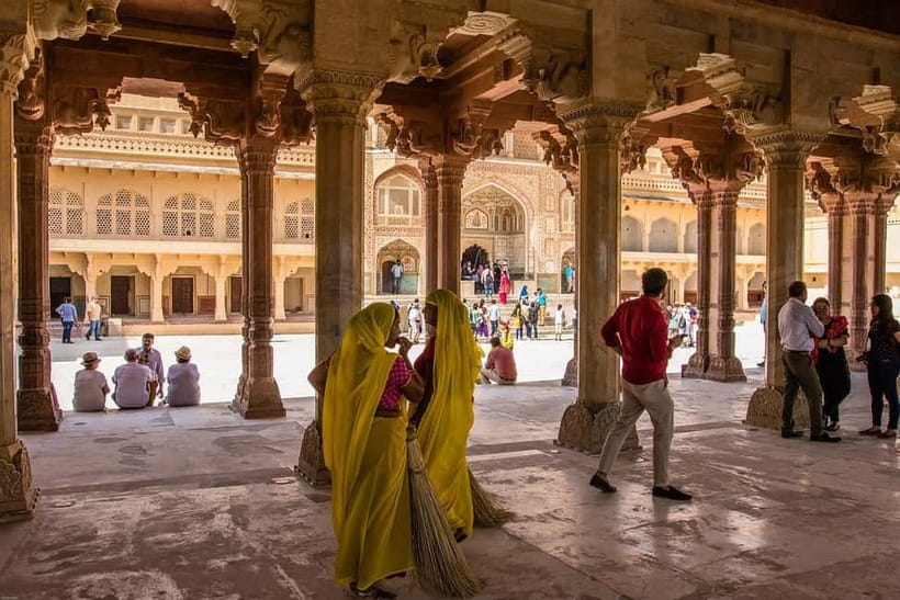 Jaipur: Amber Fort, Stepwell & Jal Mahal with Pickup - Price and what $30 really buys you