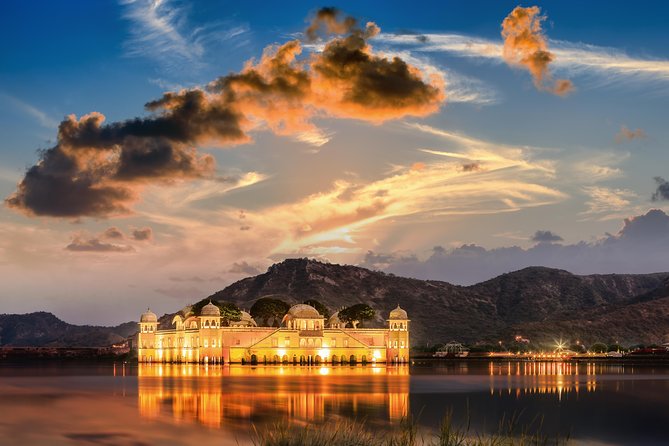 Jaipur Amer Fort, Jal Mahal & Stepwell Private Half-Day Tour - Jal Mahal on Man Sagar Lake: the floating palace moment