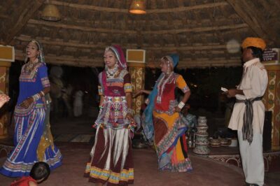 Jaipur: Chokhi Dhani Local Village Experience - Getting there from Jaipur: the A/C pickup and timing that matter