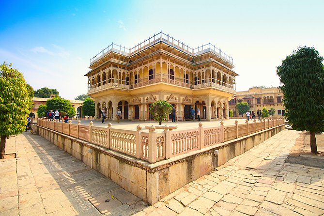 Jaipur City Palace, Hawa Mahal & Jantar Mantar Private Tour - Hawa Mahal and the Palace of Wind: what to look for