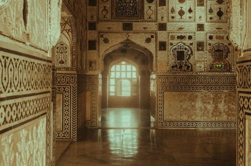 Jaipur City Tour Elephant Ride with Guide - Markets for art and craft, plus an optional tuk-tuk lane spin