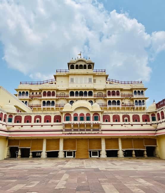 Jaipur: City Tour Full-Day Sightseeing with Guide - City Palace: Mughal and Rajput mix, with museums to slow down in