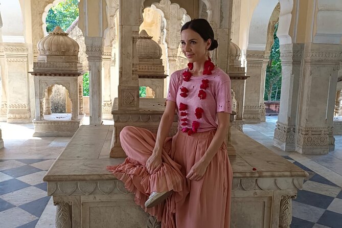 Jaipur City Tour with Traditional Flower Market Visit - Flower and Vegetable Market Walk: Morning Energy, Local Reality