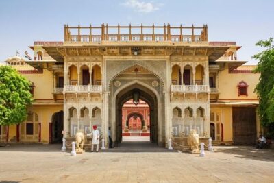 Jaipur Full Day City Tour visit Hawa Mahal, Amber Fort & City Palace - Stop 1: Hawa Mahal Palace of the Winds for Photos and First Impressions