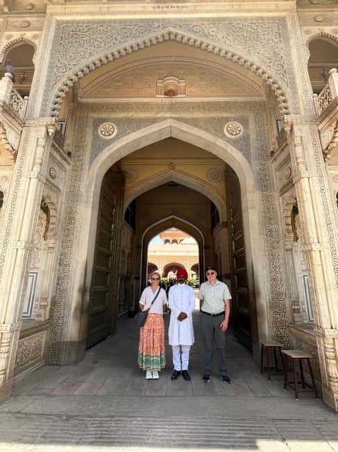 Jaipur: Full-Day City Tour with Car, Guide & Skip-the-Line - Shopping time without derailing the day