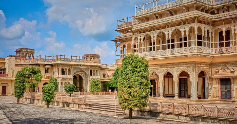 Jaipur: Full-Day Private City Tour by Car with Guide - The guide + driver factor: why reviews keep praising the pairing
