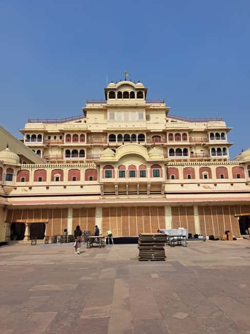 Jaipur Half Day Tour By Tuk Tuk With Local Chaiwala - Shri Jagat Shiromani ji Temple: a short break that feels local