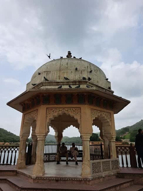 Jaipur Half Day Tour By Tuk Tuk With Local Chaiwala - City Palace: Mughal-Rajput details and real museum pacing