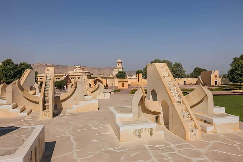 Jaipur: Night Open Jeep Safari with City Lights & Palaces - Nahargarh Fort hills: the skyline view that lands the finale