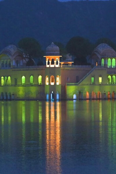 Jaipur: Night Tour of Amer & pink city by an open air jeep - Amer at night: Amber Palace first courtyard under evening lights