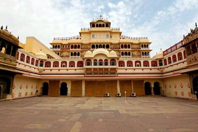 Jaipur One Day Private Sightseeing Tour with Guide - City Palace: Museum Rooms and a Living Royal Space (1 Hour)