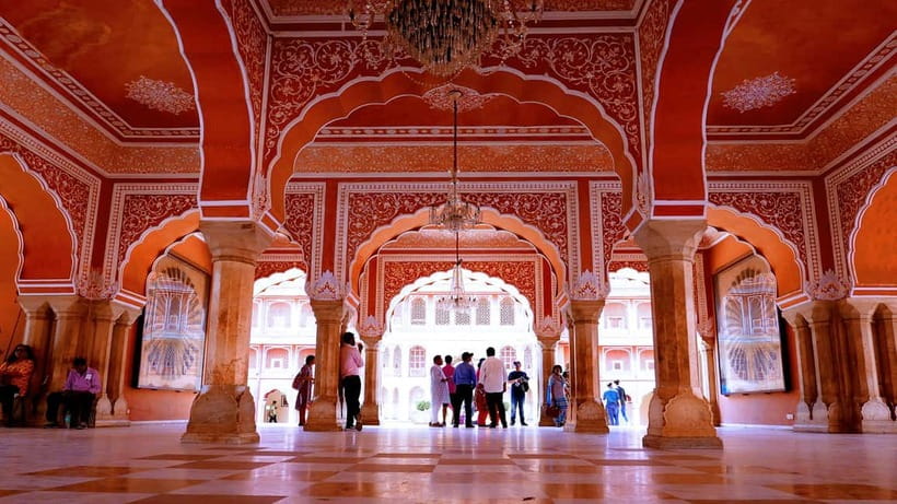 Jaipur: Private Full-Day Tour of the Heritage Pink City - Jantar Mantar and Hawa Mahal: science and showmanship in the same morning