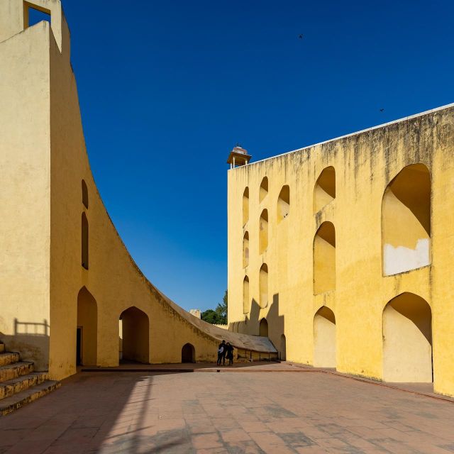 Jaipur: Private Instagram Tour of Top Photography Spots - City Palace and Chandra Mahal: Palace Scale and Blue-Walled Detail
