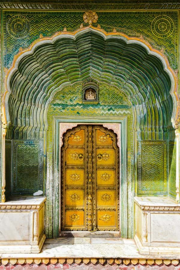 Jaipur: Private PinkCity & Stepwell Heritage Tour with Guide - City Palace: royal Jaipur, planned rooms, and how power lived