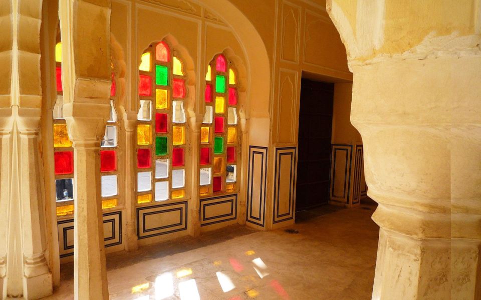 Jaipur: Private Tour for Instagram and Photography Lovers - City Palace: blue accents and big interior energy