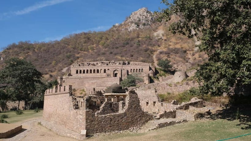 Jaipur: Same-Day Bhangarh Fort & Chand Baori Stepwell Tour - Chand Baori Stepwell: The “Deep” Part You Can Actually See