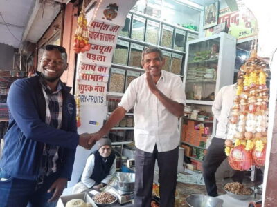 Jaipur: Spice Market and Street Food Walking Tour - The spice lesson: cooking uses and medicinal context