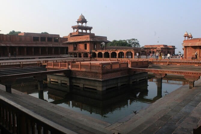 Jaipur to Agra Day Trip with Fatehpur Sikri and Abhaneri - Taj Mahal planning with a guide: make the 2 hours count