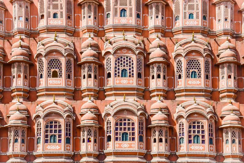 Local Jaipur city sightseeing with options - Hawa Mahal’s 953 windows: best used with a guide