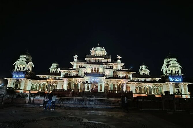 Magical Jaipur Night Tour Including Patrika Gate - Tripolia Bazaar and Hawa Mahal: two photo moments you’ll remember