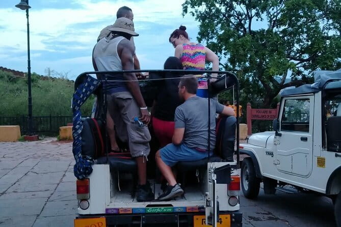 Night Safari in Jaipur on an Open Jeep - Albert Hall Museum and Birla Mandir: culture and calm in night lighting