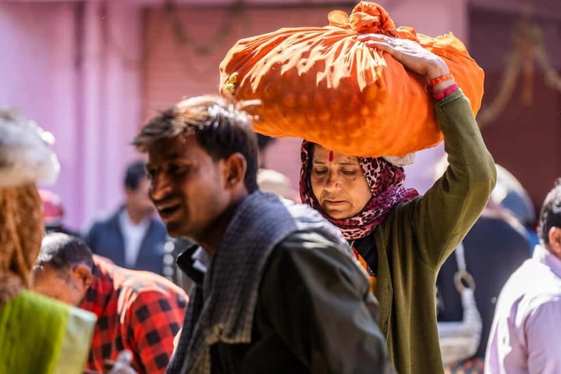 Pink City Walking Tour With Us ( A Haritage Walk in Jaipur) - Govind Dev Ji Temple and the Krishna ceremony moment