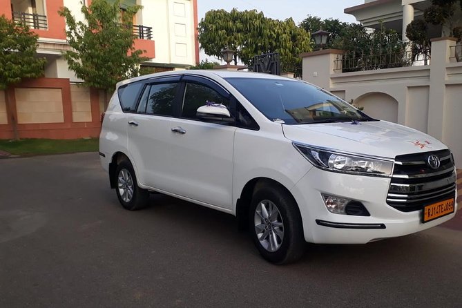 Private Car Jaipur to New Delhi - Pickup and Drop-Off: Hotel Desk to IGI or Gurugram Hotel