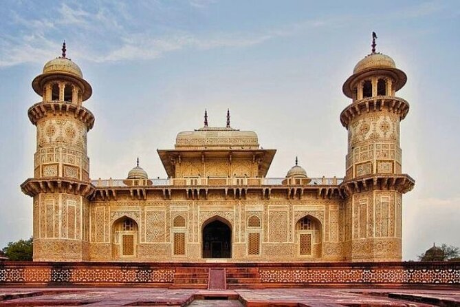 Private Day Trip to Taj Mahal & Agra From Jaipur - Guides are the difference between seeing and understanding
