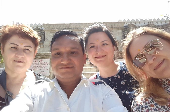 Private Jaipur sightseeing Tour by Car - All Inclusive - Amber Palace: the fort-palace stop that sets your visual expectations