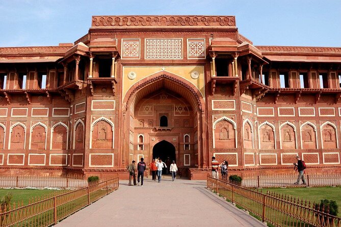 Private Taj Mahal & Abhaneri Stepwell Day Trip from Jaipur - Agra Fort: the Mughal power statement