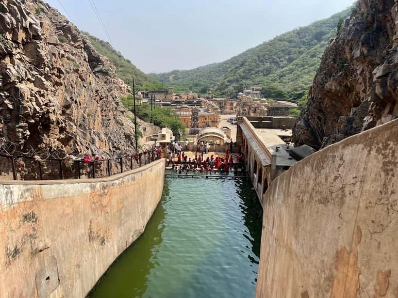 Temple tour of Jaipur with ropeway ride - Sunrise at the 18th-century Ganesh temple: why the timing matters
