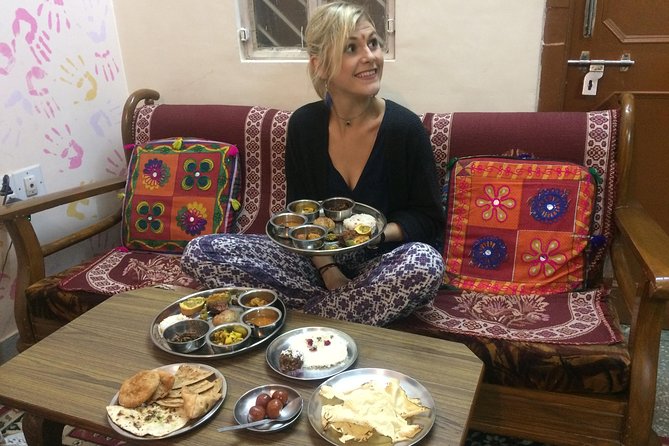 Traditional Dinner with Indian Family in Jaipur With Transfers - What You’ll Eat: Vegetarian Rajasthani Dinner and the Royal Upgrade